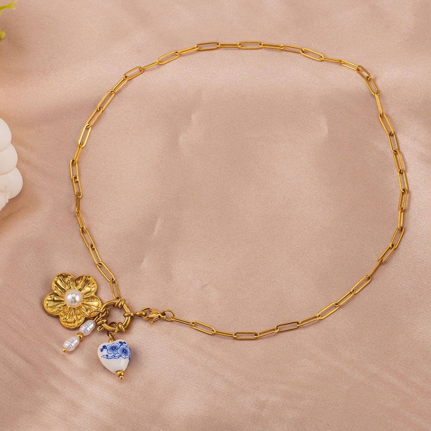 18K Cluster Charm Floral Charm Necklace | Gold