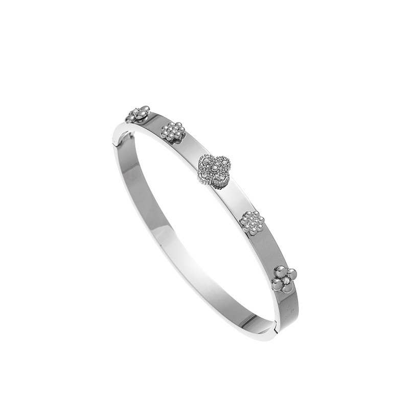18K Non-Tarnish Clover Detail Bangle | Silver Or Gold