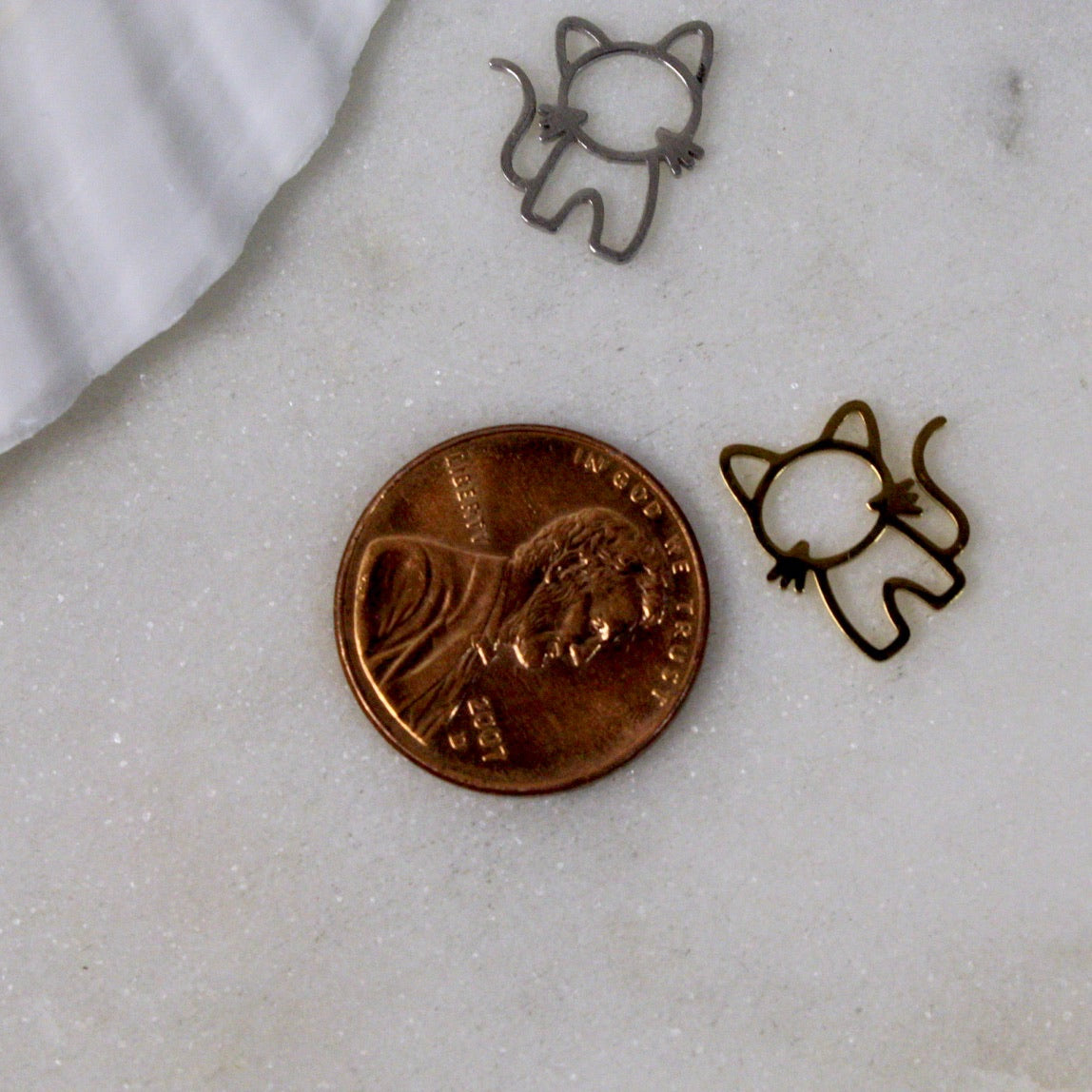 Dainty Cat Outline Charm
