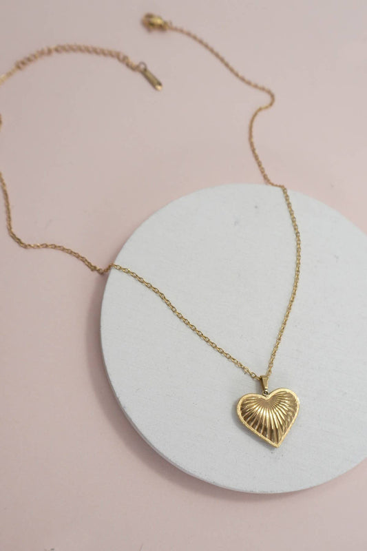 18K Gold Striped Heart Necklace