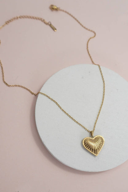 18K Gold Striped Heart Necklace
