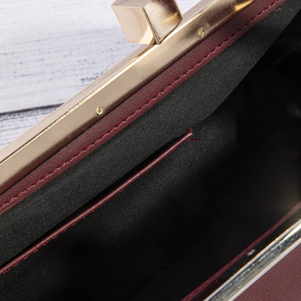 Gold Frame Shoulder Bag With Kisslock Clasp in Burgundy