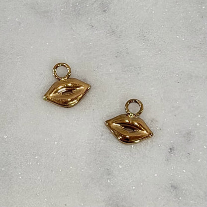 Dainty Lip Outline Gold Charm