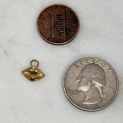Dainty Lip Outline Gold Charm