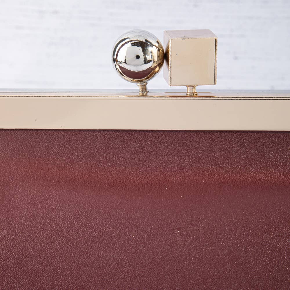 Gold Frame Shoulder Bag With Kisslock Clasp in Burgundy